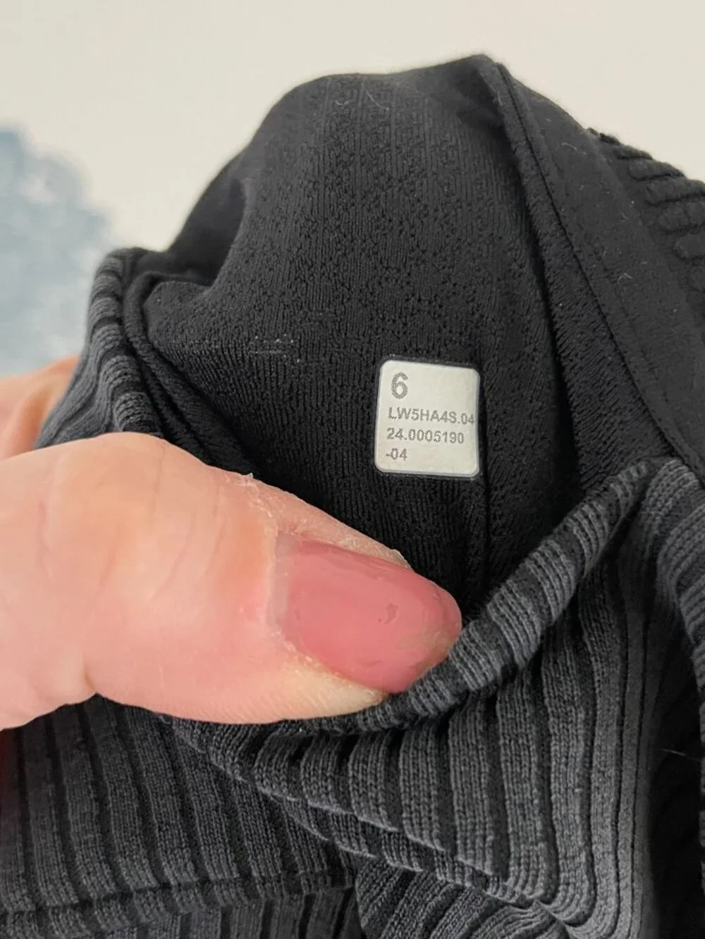 Lululemon Ribbed Softstreme Flared Pant *Short in Black Size 6